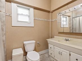 908 N Winnetka Avenue , Dallas Texas 75208