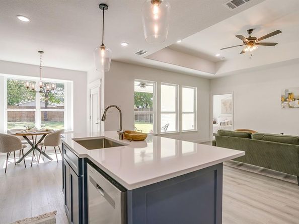 2613  Chestnut Avenue , Fort Worth Texas 76164