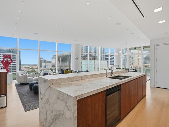 1918  Olive Street  704, Dallas Texas 75201
