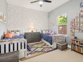 630 N Edgefield Avenue , Dallas Texas 75208