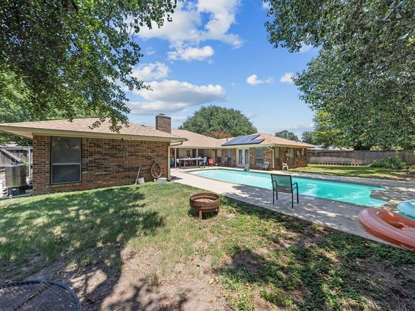 1223  Heather Street , Grapevine Texas 76051