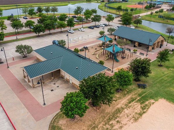 2705  Grapevine Way , Celina Texas 75009
