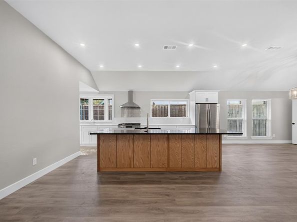 3904  Covinton Lane , Plano Texas 75023
