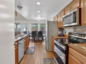 2206  Lapsley Street , Dallas Texas 75212