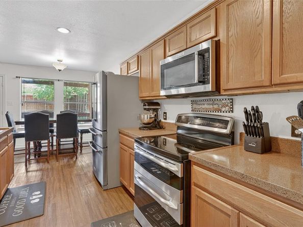 2206  Lapsley Street , Dallas Texas 75212