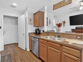 2206  Lapsley Street , Dallas Texas 75212