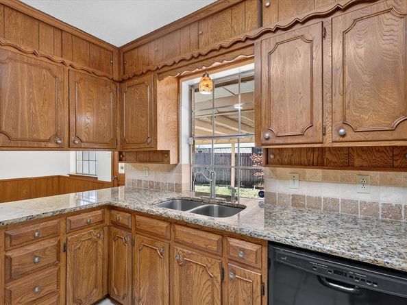 1818  Lakemont Court , Arlington Texas 76013