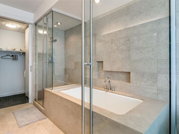 2900  Mckinnon Street  402, Dallas Texas 75201