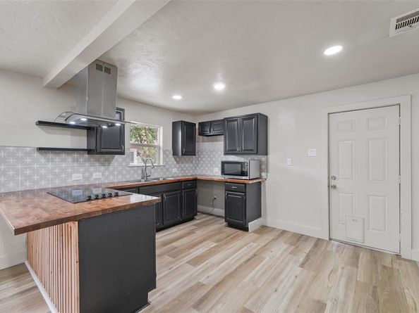 2520  Dell Street , Fort Worth Texas 76111