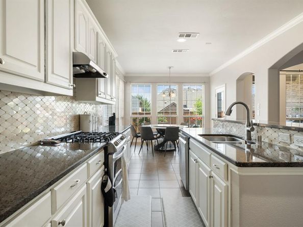 2528  Louis Lane , Lewisville Texas 75056