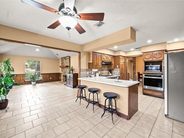 342  Hillcroft Drive , Duncanville Texas 75137