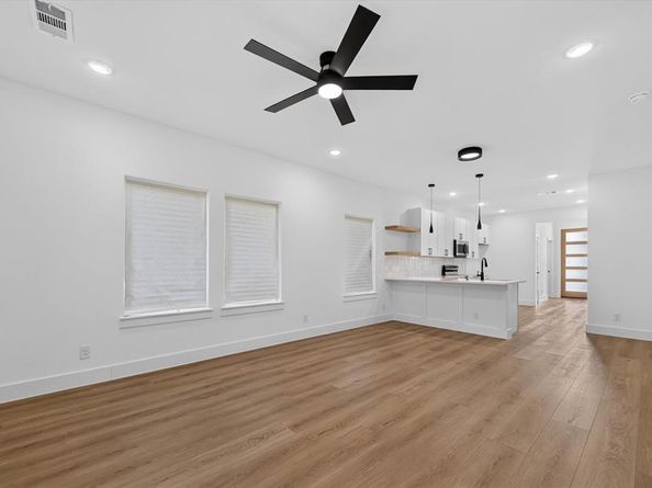 2835  Macon Street , Dallas Texas 75215