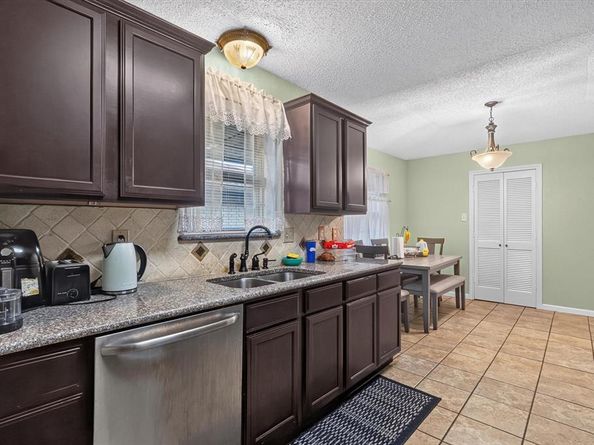 2102  Glenbrook Meadows Drive , Garland Texas 75040