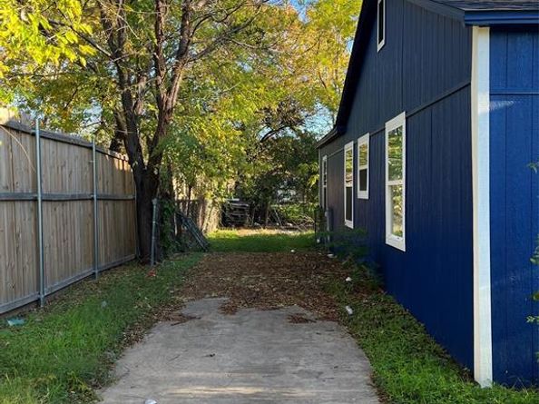 3806  Pine Street , Dallas Texas 75210