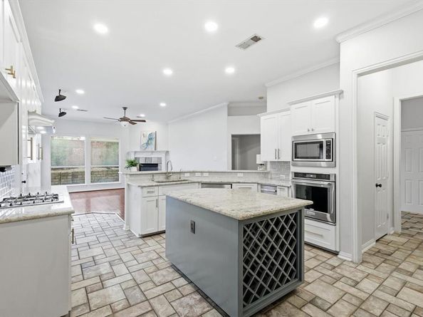 2917  Waterford Drive , Irving Texas 75063
