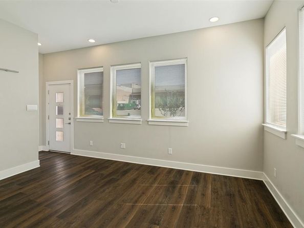 312  Feliks Gwozdz Place , Fort Worth Texas 76104