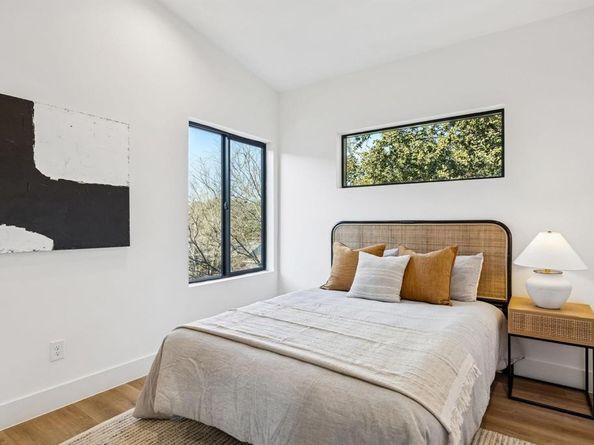 2147  Mail Avenue  102, Dallas Texas 75235