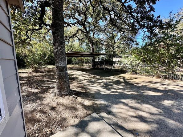 3313  Pueblo Trail , Lake Worth Texas 76135