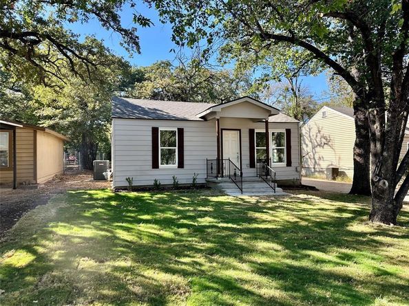 3313  Pueblo Trail , Lake Worth Texas 76135