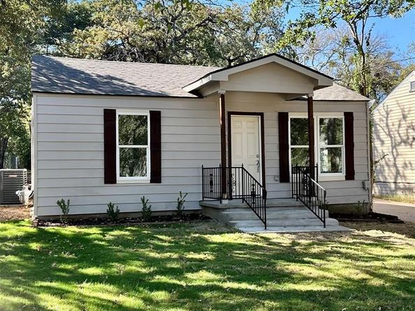 3313  Pueblo Trail , Lake Worth Texas 76135