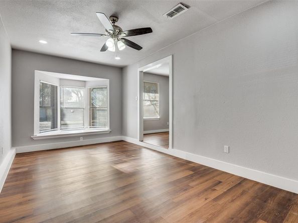 3919  Mehalia Drive , Dallas Texas 75241