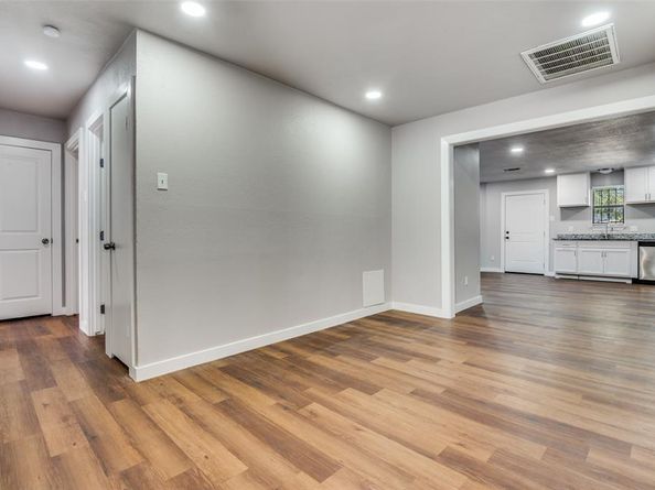 3919  Mehalia Drive , Dallas Texas 75241