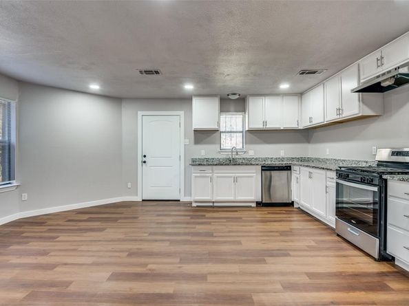 3919  Mehalia Drive , Dallas Texas 75241