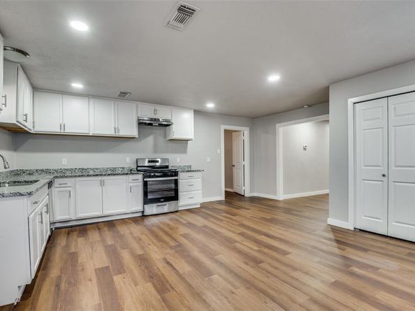 3919  Mehalia Drive , Dallas Texas 75241