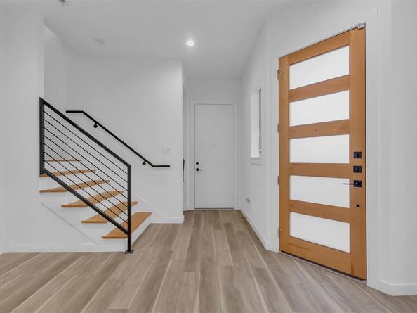 2339  Hondo Avenue , Dallas Texas 75219