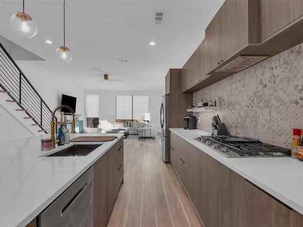 2339  Hondo Avenue , Dallas Texas 75219