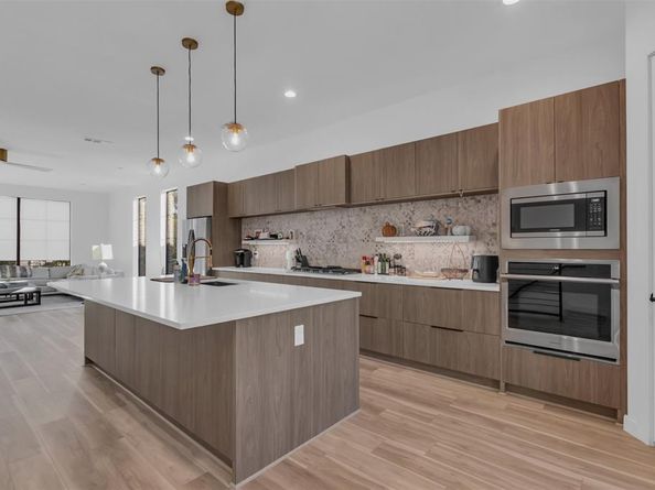 2339  Hondo Avenue , Dallas Texas 75219