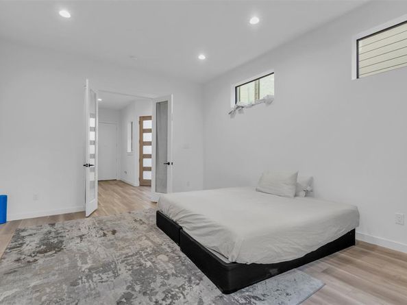 2339  Hondo Avenue , Dallas Texas 75219