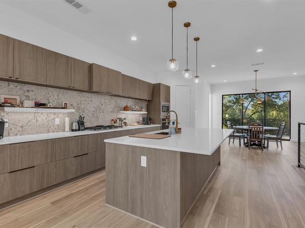 2339  Hondo Avenue , Dallas Texas 75219
