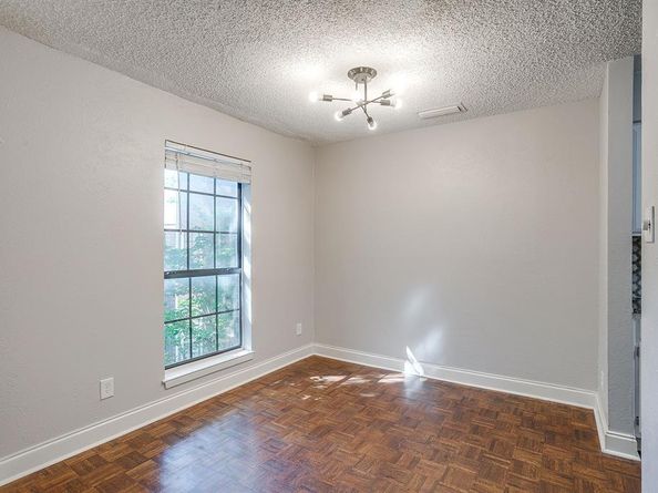 1206  Riverchase Lane  251, Arlington Texas 76011