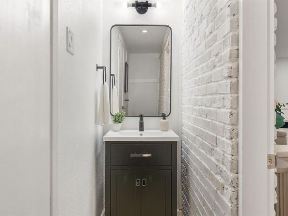 3528 S Hampton Road , Dallas Texas 75224