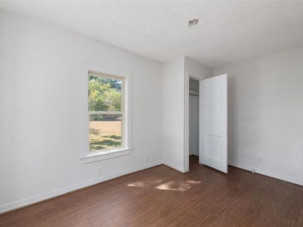 102  San Saba Avenue , Benbrook Texas 76126