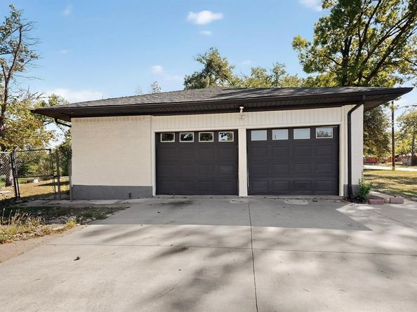 1828  Riverway Drive , Dallas Texas 75217