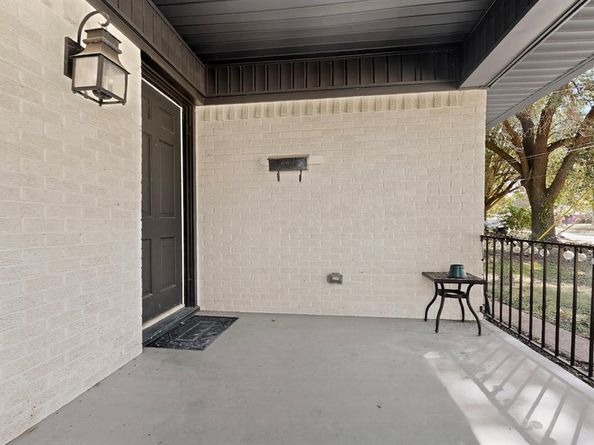 1828  Riverway Drive , Dallas Texas 75217