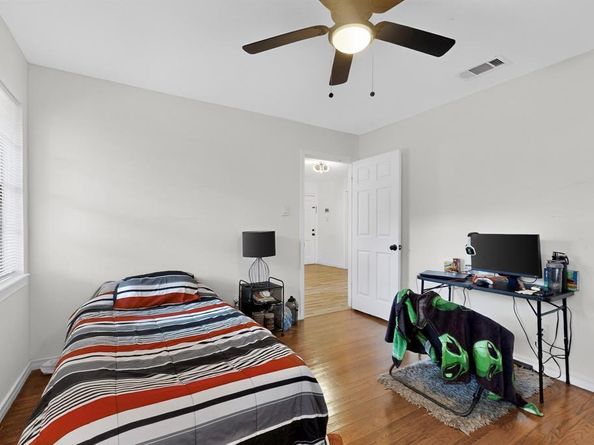 1828  Riverway Drive , Dallas Texas 75217