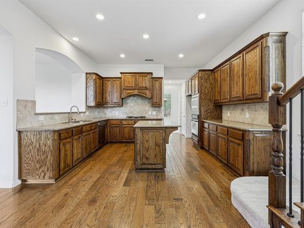 11295  Apple Valley Drive , Frisco Texas 75033