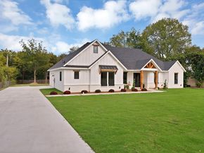 242  Oakwood Drive , Lancaster Texas 75146