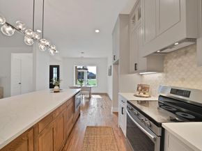 242  Oakwood Drive , Lancaster Texas 75146