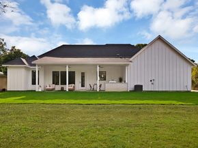 242  Oakwood Drive , Lancaster Texas 75146