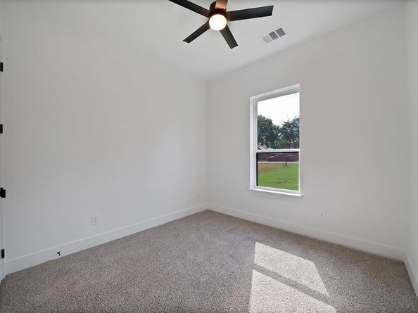 242  Oakwood Drive , Lancaster Texas 75146