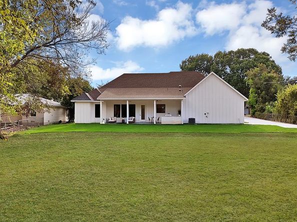 242  Oakwood Drive , Lancaster Texas 75146