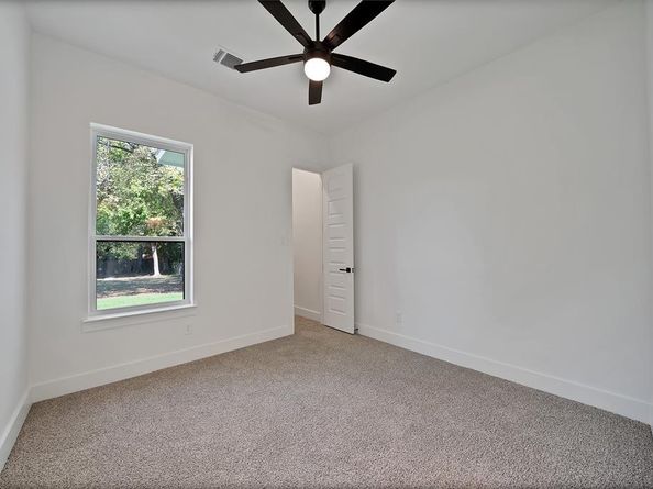 242  Oakwood Drive , Lancaster Texas 75146