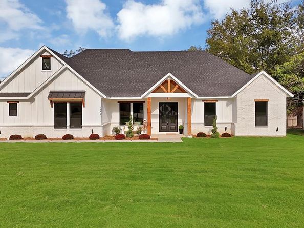 242  Oakwood Drive , Lancaster Texas 75146