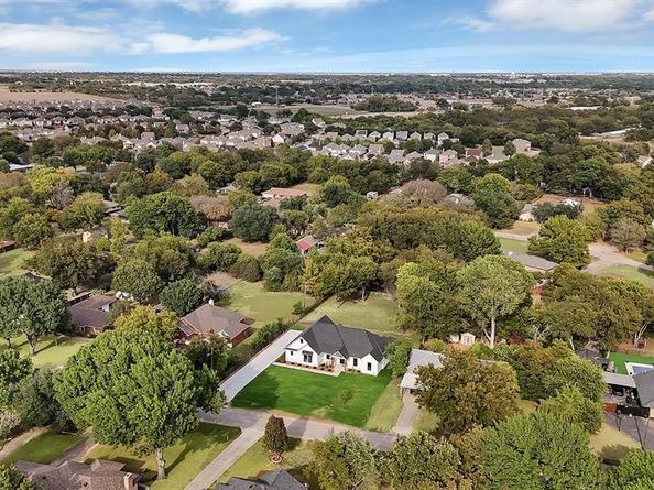 242  Oakwood Drive , Lancaster Texas 75146