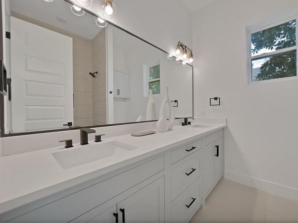 242  Oakwood Drive , Lancaster Texas 75146