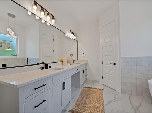 242  Oakwood Drive , Lancaster Texas 75146